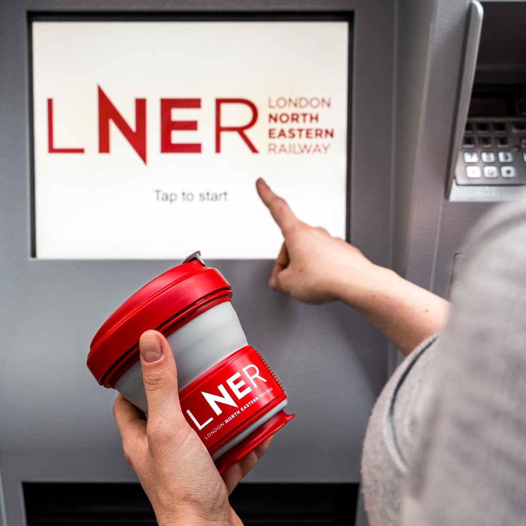 Did you know that disposable cups have been used on the railway for over 100 years? People used to share glass cups until disposable cups became the norm. 

We think it's time for a new normal.  Could you make the change to a reusable cup on your commute?

#reuse #LNER