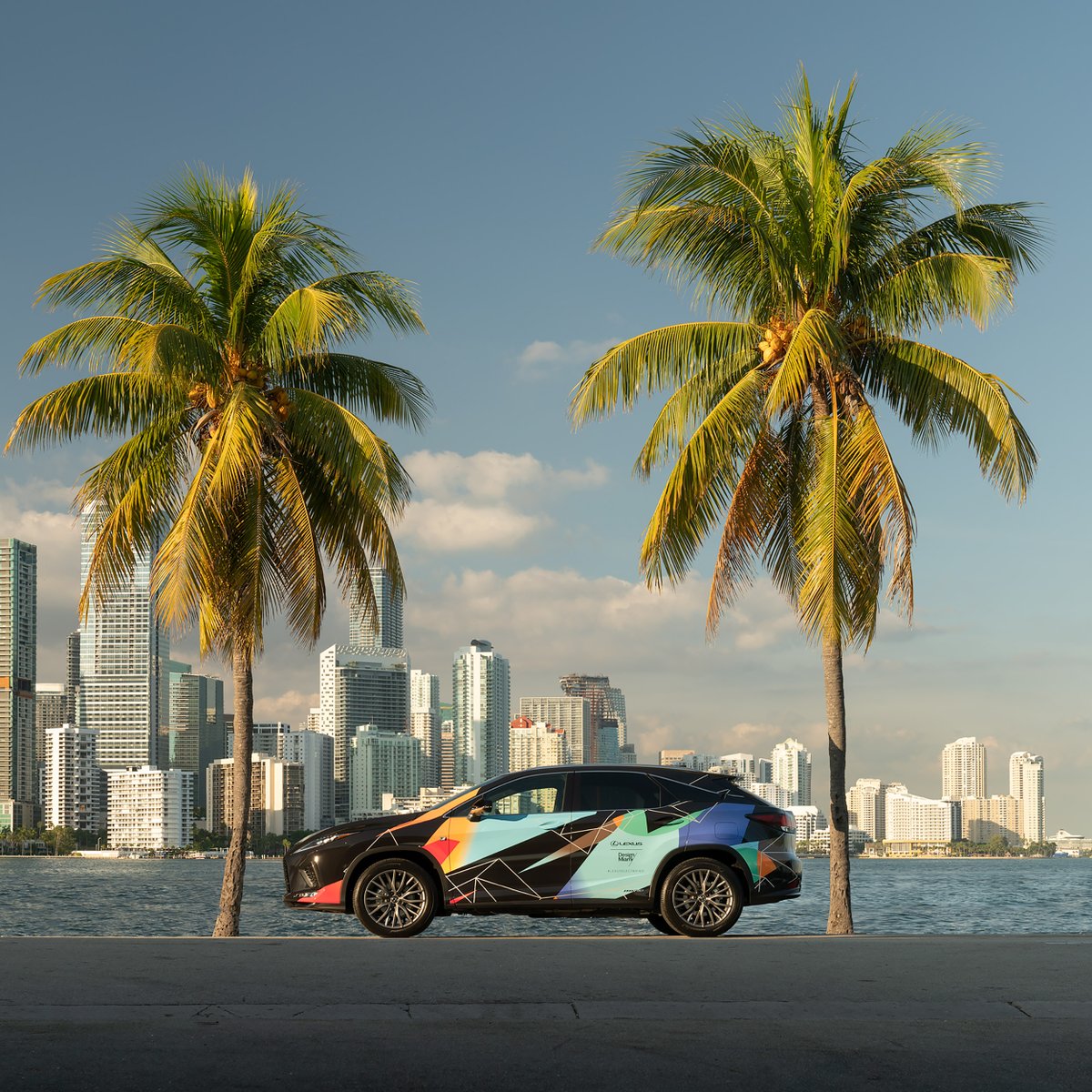 Lexus_SA's tweet photo. A work of art in a world of art. The #LexusRX 450h captured by @thismintymoment
#LexusElectrified #LexusHybrid #DesignMiami
#BeyondTheRoad #LexusDesign https://t.co/tlYBGZfePb