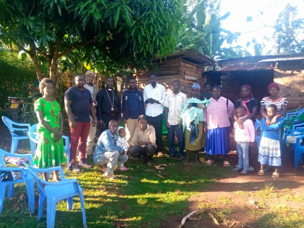 APP_KENYA's tweet photo. We answered an invite by Tujiinue youth group Kavangua to talk about money use. Alcoholism taking a huge expenditure, we advised them on importance of money discipline and prioritizing investing money where there will be returns in future. https://t.co/XOkyn3myIx