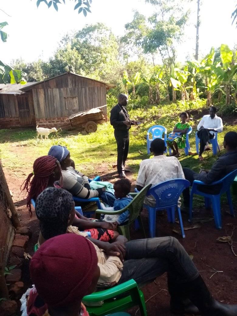 APP_KENYA's tweet photo. We answered an invite by Tujiinue youth group Kavangua to talk about money use. Alcoholism taking a huge expenditure, we advised them on importance of money discipline and prioritizing investing money where there will be returns in future. https://t.co/XOkyn3myIx