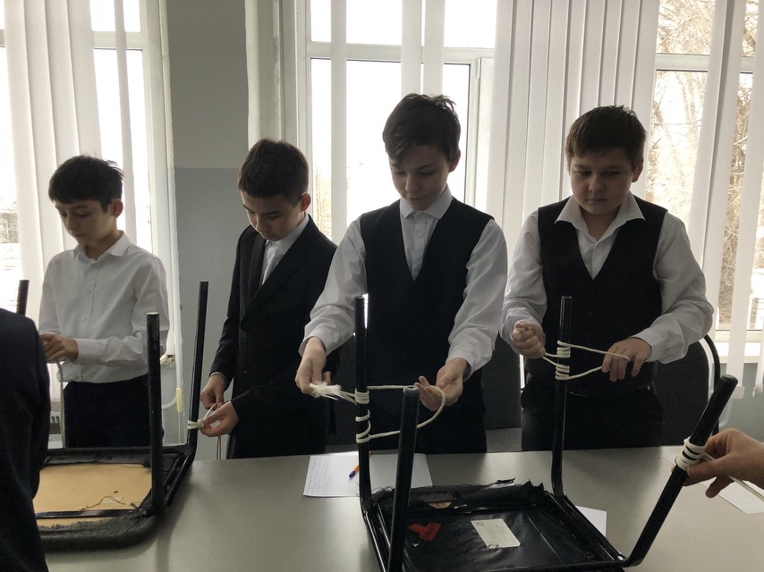 Сегодня в рамках комплексного плана мероприятий по созданию условий для профессионального самоопределения обучающихся 6-8 классов состоялись проф. пробы с Хворостянским государственным техникум им. Юрия Рябова, ребята смогли себя попробовать в качестве спасателей МЧС