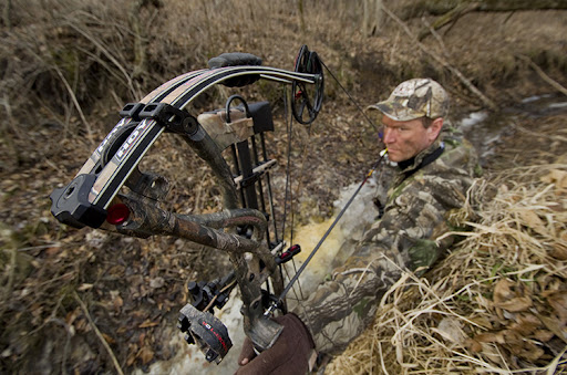 A lot of people are not sure how to #measure their draw length for bow #hunting. For those who don't know, you need to measure the distance from your chin to the ground while holding your arms outstretched in front of you: huntingnext.com/how-to-measure…
#deer #deerhunting #deerseason