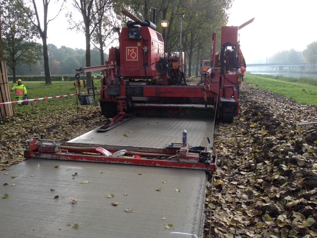 werkaandedreven's tweet photo. Vanaf 6 dec t/m 1 febr ’22 gaan we het resterende asfaltdeel van het fietspad Johnsonpad (Almere Buiten) vervangen door beton. Het fietspad is dan afgesloten. Er wordt een omleiding aangegeven. https://t.co/Ws7K0M0iT2 https://t.co/lsP74Im3h9
