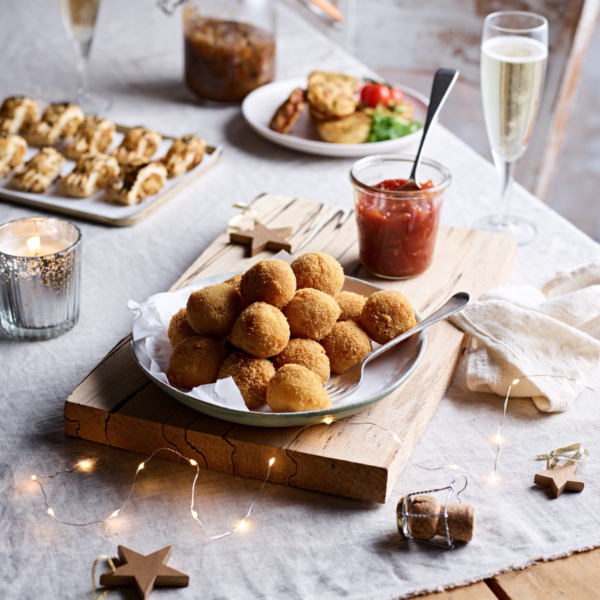It's beginning to look a lot like #Christmas! Over the next couple of weeks we will be sharing a selection of compliment worthy #festive recipes... First up - Cheddar & Chorizo Croquettes. wykefarms.com/recipe/cheddar… @coopuk @glastonbury