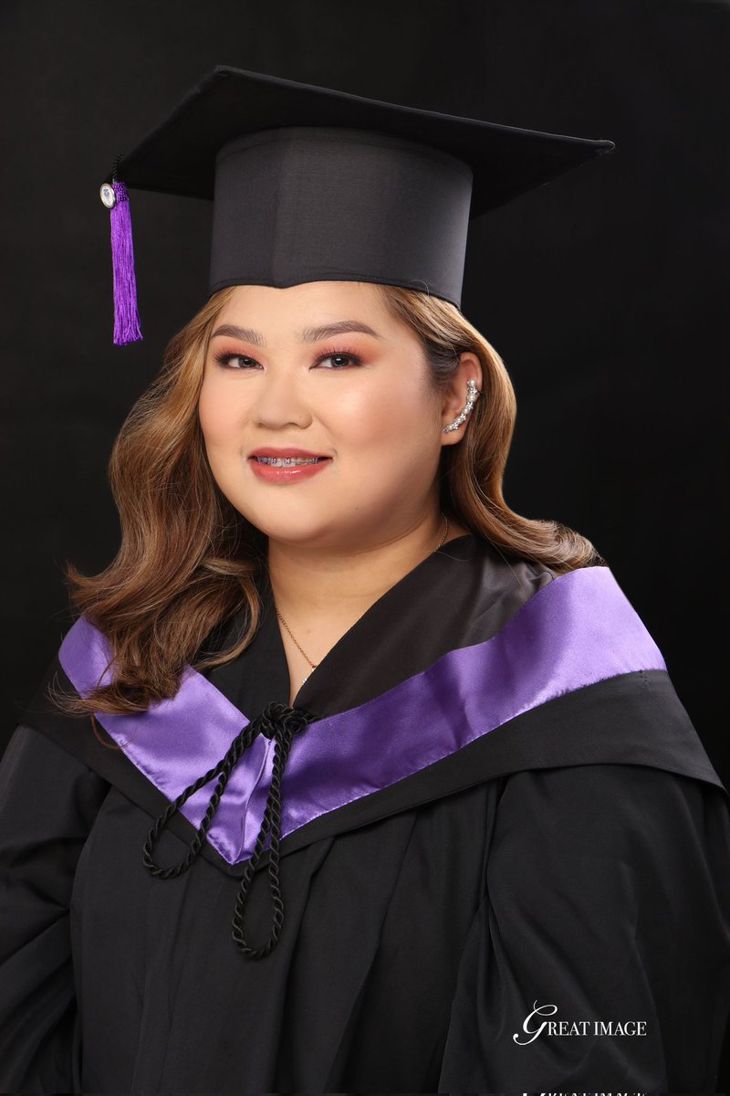 studywithreg's tweet image. i failed my mockboards twice, lost hope &amp;amp; almost decided na mag no show nalang. but i faced my fears, believed in myself, focused on my faith, &amp;amp; i eventually PASSED! 😭💖 Thank you Lord, magpapaskong RPh na! 🥺🙏💜✨ sobrang thank you rin studytwt pharma &amp;amp; BRBstudying fam! 😭💖✨