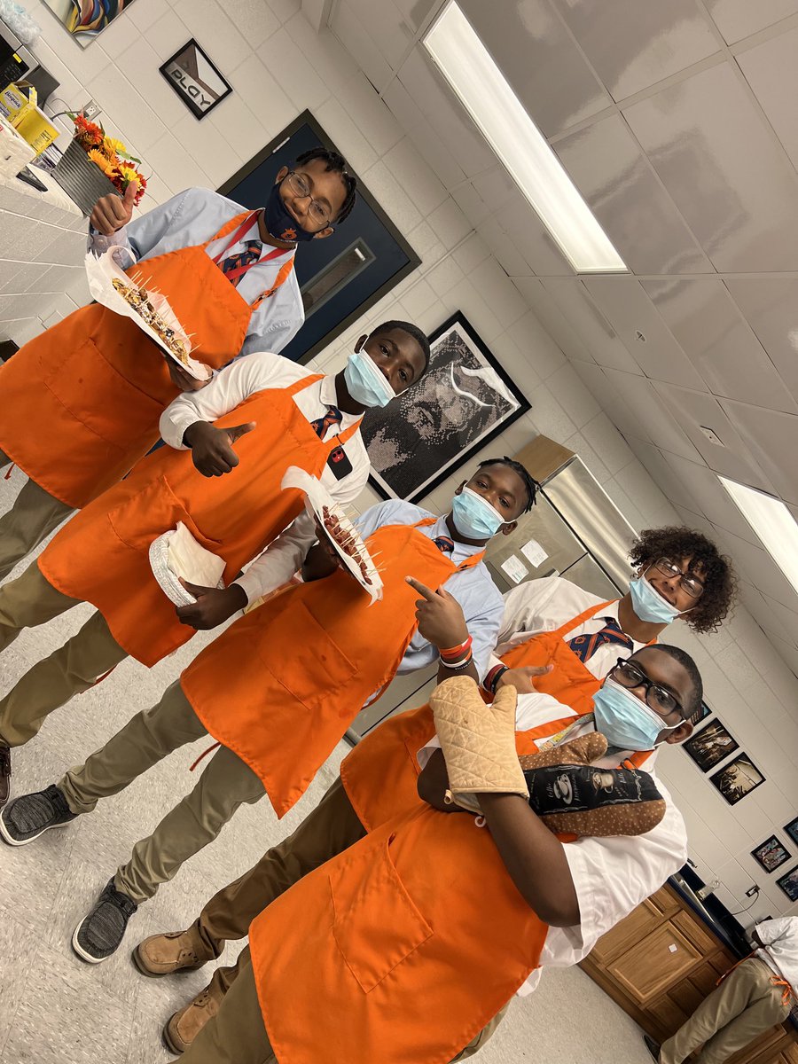 ChefNeet's tweet image. W.E.B Dubois Serving food for VILS lab ribbon cutting ceremony