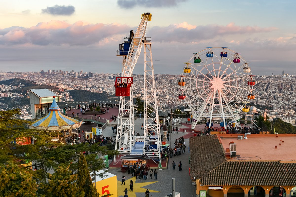 TheHotTopic5's tweet photo. If you need to relax after class go to Tibidabo to have fun with your friends #tibidabo #friends #fun #school #afterclass #enjoy #happy https://t.co/iV0PJPa0oo