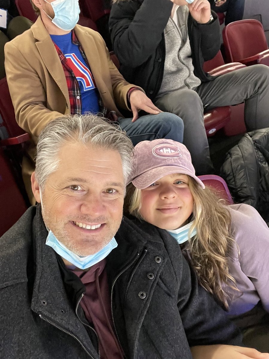 jjasminroy's tweet photo. Premier match de hockey au Centre Bell pour Cam #habselfie https://t.co/912YHrFMiV