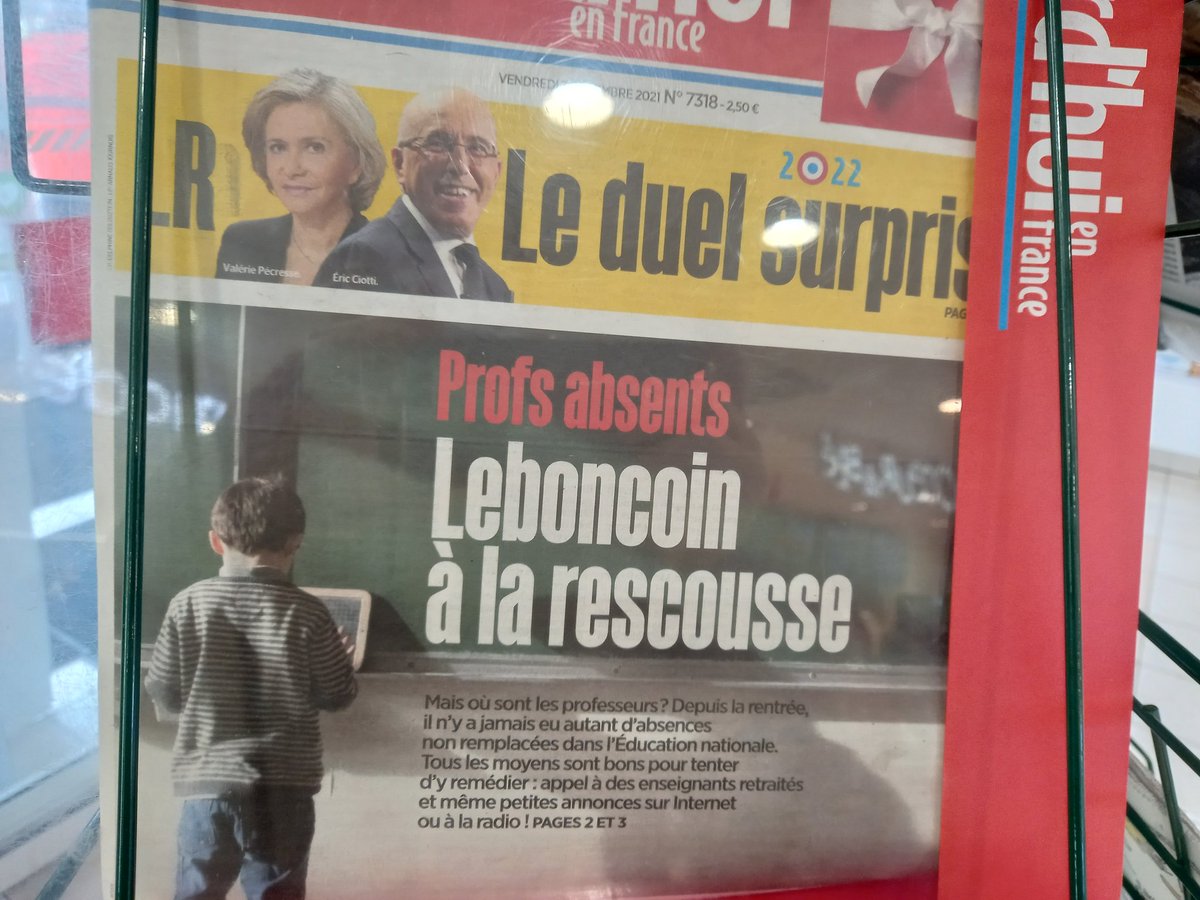 phenixpotin's tweet photo. L'offensive reprend contre les enseignants https://t.co/ZuBnjrLlkT