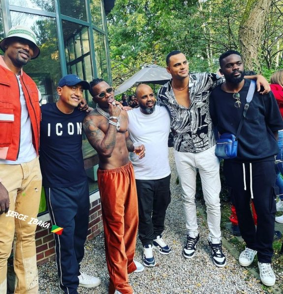 franesports's tweet photo. News !!! People Sportif
Quelques images du clip de la superstars Serge Ibakaπ¨π¬ en featuring avec Diamond et Mohombi h. Le clip est dΓ©jΓ disponible sur youtube. #Mafuzzy #franesports #ChezMoiAuCougo #people #luxe #tanzania @sergeibaka hh https://t.co/M7Zp27WlUL