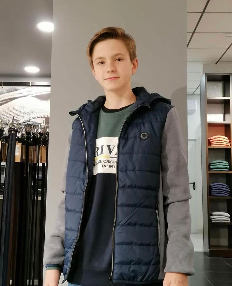 MODASEMC's tweet photo. En nuestra colección siempre contamos con más tallas más pequeñas para vestir a chicos desde los 13 años de edad ☺️ ¿Buscas un look diferente para los días de diario? ¡Ven a visitarnos! #modahombre #menstyle #casualstyle @TiffosiDenim https://t.co/l9Jo77u2lA