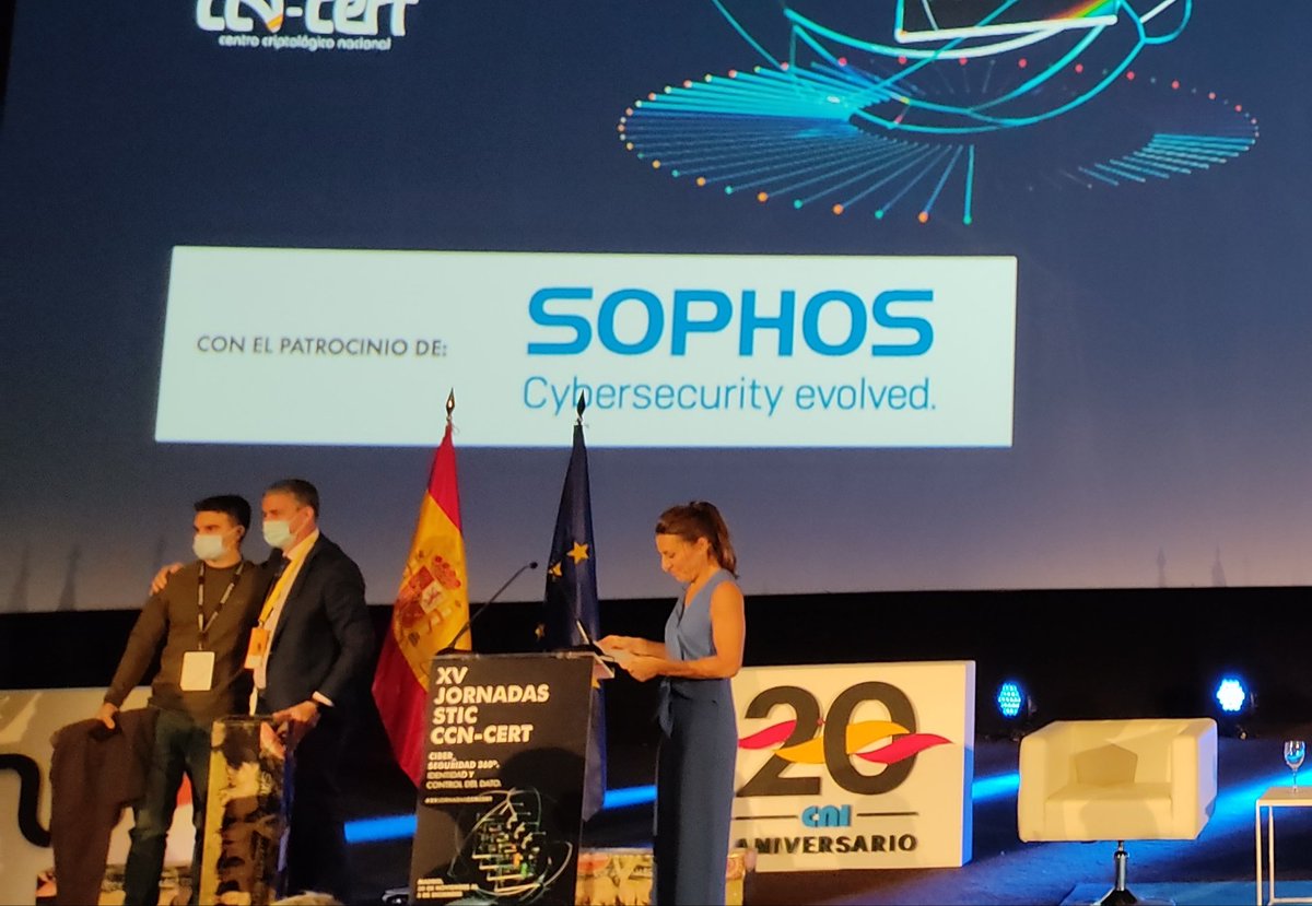 CCNCERT's tweet photo. Como cada año, en el marco de las #XVJornadasCCNCERT hacemos entrega de los 🏆Premios ATENEA 2021.
Hacen entrega de estos galardornes Luis Jiménez, subdirector general del CCN, y Javier Candau, jefe del departamento de ciberseguridad del CCN.
¡Enhorabuena! https://t.co/RhmP2sC2ou