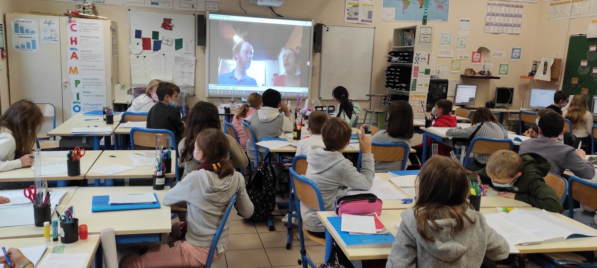 wanerspid's tweet image. Un 1er gros temps fort, une visio à 6 classes avec les chercheurs du @usr_leeisa – une compilation collaborative des notes prises par les 250  élèves grâce à l’usage de l’outil de conception de contenus partagés mutimédia #dodoc de @latelier_cherch.