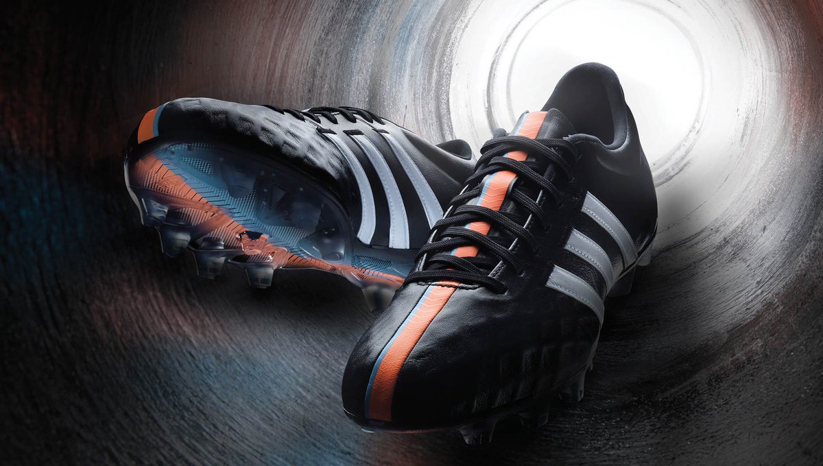 footpack's tweet photo. Toni Kroos ne dira certainement pas le contraire, la #adiPure est l'une des paires iconiques d'adidas.
À l'occasion de son retour au sein du pack "Legends", on revient sur son histoire et son évolution depuis sa sortie en 2008.
➡️ https://t.co/rSDcnSINOQ https://t.co/KcxEuMlqPz