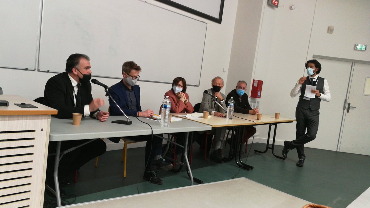 chaker_r's tweet photo. Table ronde sur le dialogue entre Universités et #edtech lors de les journées sur les Environnements de Simulation Numérique organisées par @sup_recherche DGESIP, @NadyHoyek https://t.co/NoUHUK2ya2