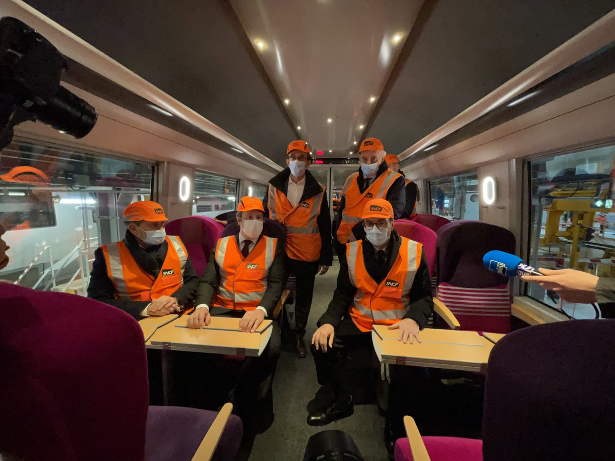 LoigCG's tweet photo. Améliorer le quotidien des Bretonnes et des Bretons, c'est ce qui guide notre action.

Pour vous permettre de voyager dans de bonnes conditions, que vous soyez à l'aise dans nos @TERBreizhgo, que vous ayez envie de revenir, nous modernisons notre rames TER. #Mobiliséspourvous https://t.co/w0w3jERbuY