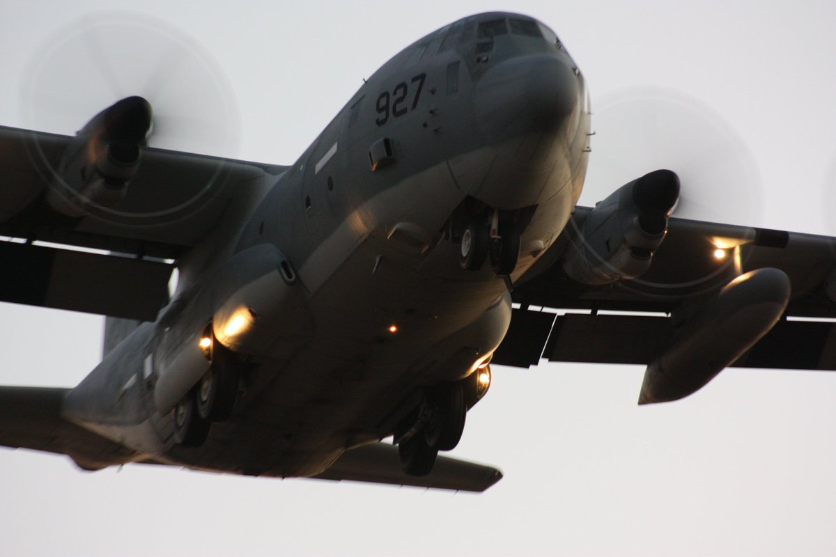 Officegin's tweet photo. 今日の横田基地 ②
C-130
V-22
#横田基地
#RW36 https://t.co/S3dJjWPn0f