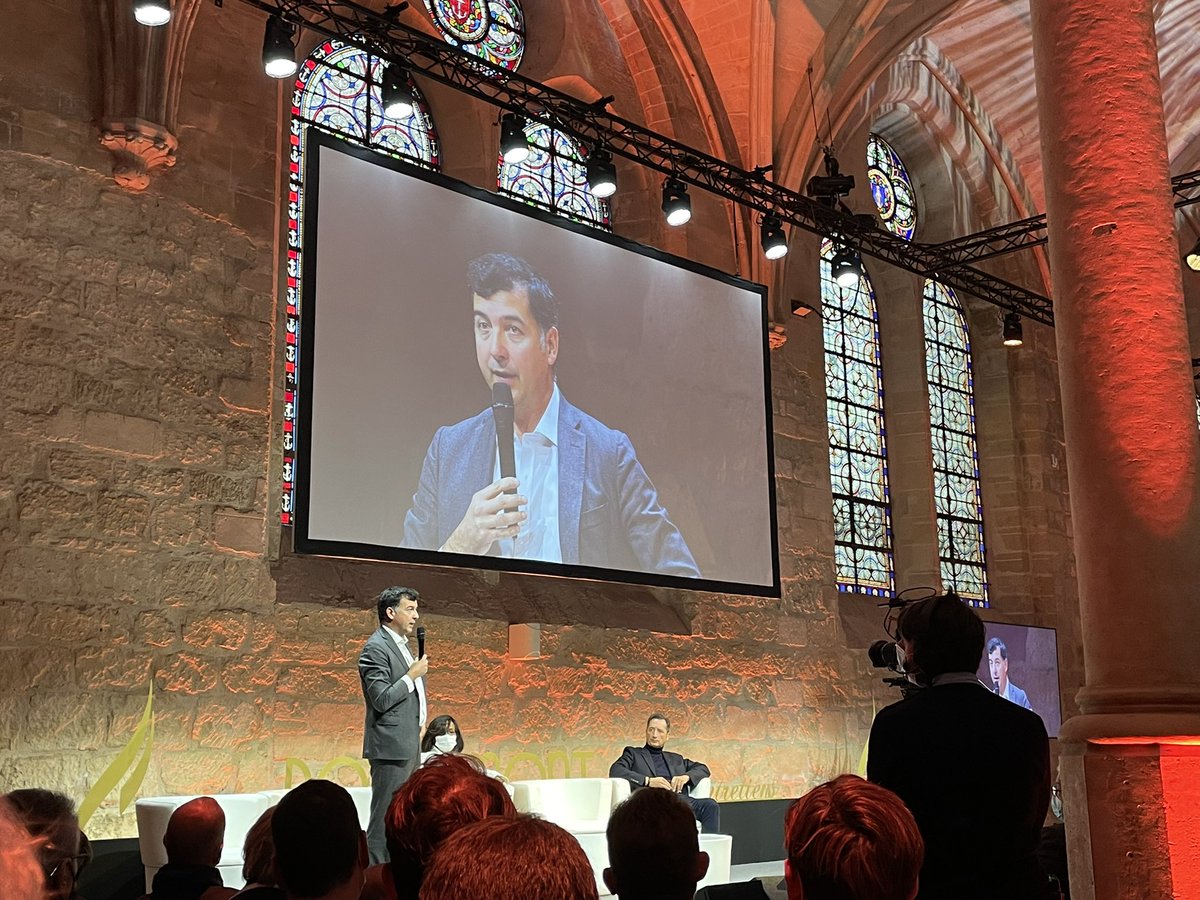 bretones's tweet photo. « La société FR est toujours une société d’ordre, de castes, de cascade de mépris social.
Verticalité, hiérarchie et pesanteur du diplôme initial. »
Sébastien Le Fol, directeur de la rédaction Le Point, auteur de « Reste à ta place,..! »
Entretiens de Royaumont https://t.co/kR4oHNTTQx