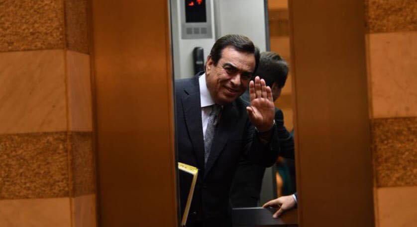 Saoud1st's tweet photo. وقت يكون ولي أمرك ببيع وبيشتري عال٥١٪ طبيعي يكون وزيرك ضحية بازار سياسي

#بسطة_سليمان https://t.co/CDKmetmHiW