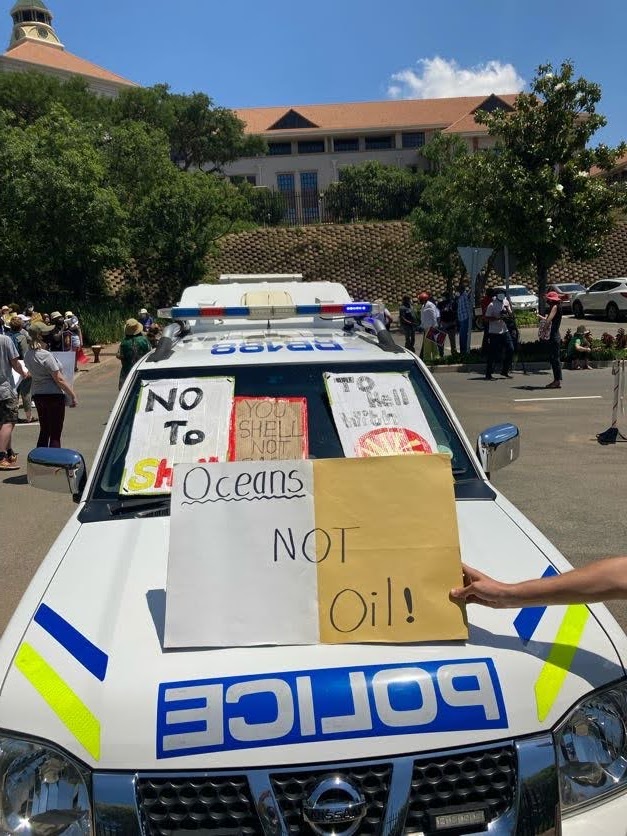 PeterStewart7's tweet image. Protest on Wednesday at the @shell headquarters. More protests coming up - lets keep the momentum! Protect livelihoods and the environment.

#ToHellWithShell #gotohellshell