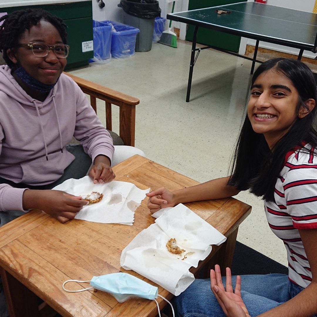 AlbertCollege's tweet photo. Miss Powell and Stella made latkes, a potato and onion treat, to celebrate Hanukkah. Manor girls joined in the festive snacking and learned about the Jewish holiday. Definitely a great evening of sharing traditions through food!
#albertcollege #ourkidsnet #caisboarding https://t.co/VTfEuc6MUC