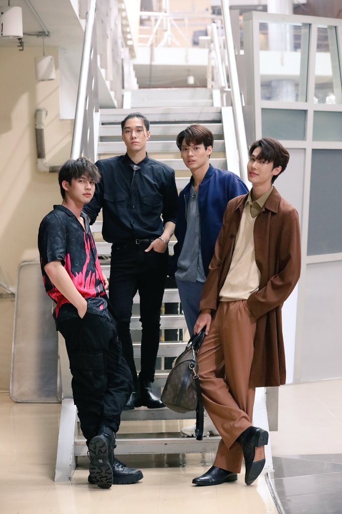 ReTheshit's tweet photo. ไบร์ทหล่อมากเต้าหมิงซื่อเมืองไทย คือไว้ใจได้เลยไม่ผิดหวัง โปรดักชั่นดีเยี่ยม น่าชวนดูมากๆ ผมหยกของไบร์ทไม่ขัดตาดูดีทีเดียวต้องดูให้ได้ 

#F4Thailand https://t.co/D8RPHHUqZS