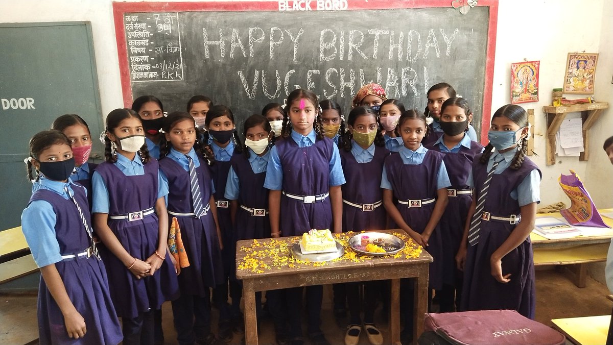 PawanKumbhakar7's tweet photo. आज 03/12/2021 को शास.पूर्व माध्य.शाला कोहंगाटोला (बालोद)की कक्षा -7 की छात्रा *कु.वुगेश्वरी ठाकुर*(पितृहीन) का जन्मदिन कक्षा के छात्र-छात्राओं, प्रधानपाठक ए. एल.भुआर्य, शिक्षक पवन कुम्भकार,डी.एस. कस्तूरे,व गीतांजली कमल की उपस्थिति में मनाया गया।
Happy Birthday Vugeshwari 
💐🎂💐 https://t.co/4H4yqV0kaw