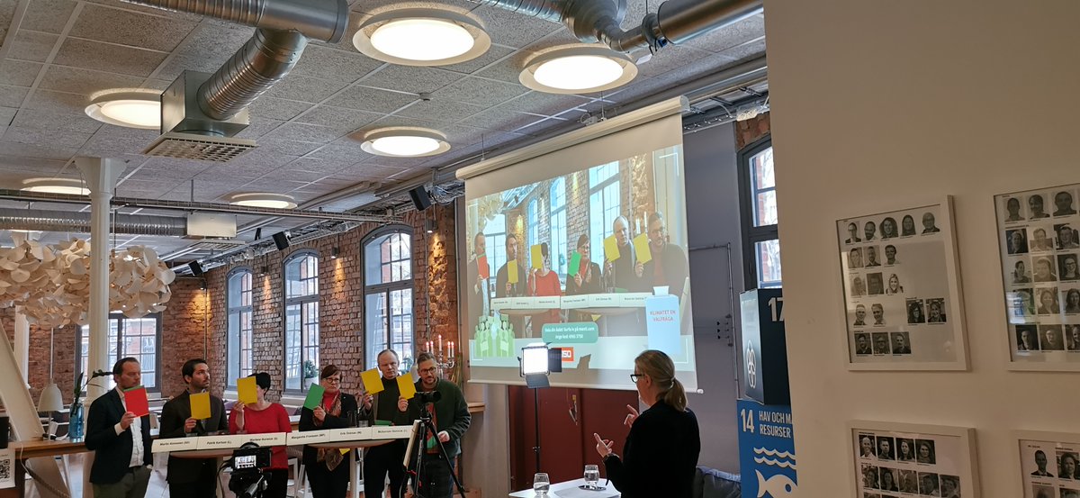 Nu transportmålet på @2050AB1 klimatdebatt. Ett vill sänka, ett vill höja, övriga står fast vid 70 % reduktion till 2030. <a href="/MarleneBurwick/">Marlene Burwick</a> trycker på egenvärdet i att ibland hålla i målen för att ge stabila spelregler. VIktigare att vi levererar på de mål vi satt. #klimatdebatt