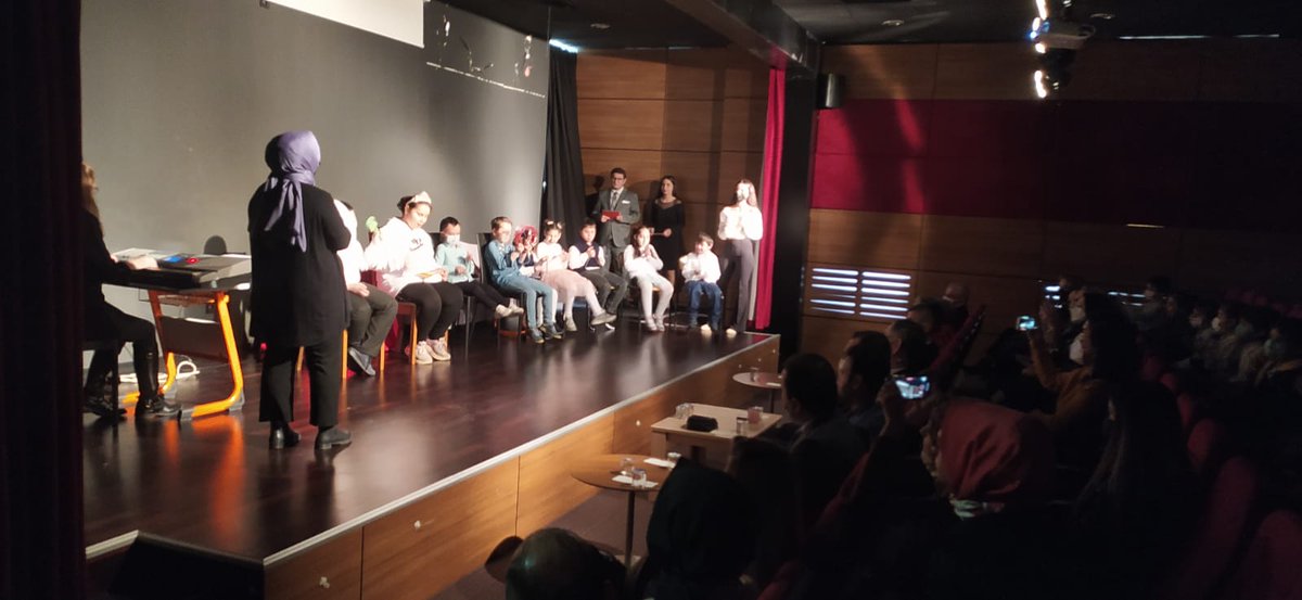 3 Aralık Dünya engelliler günü münasebetiyle,  okulumuz öğretmenleri çok anlamlı bir tiyatro gösterisine imza attı. 
Sevgi her engeli aşar. #3AralikDunyaEngellilerGunu 
<a href="/istanbulilmem/">İstanbul İl Millî Eğitim Müdürlüğü</a> <a href="/memleventyazici/">Levent Yazıcı</a> @BahcelievlerMEM <a href="/EminCikrikci/">Emin ÇIKRIKÇI</a> <a href="/istmem_oer/">İstanbul İl Özel Eğitim ve Rehberlik Hizmetleri</a>