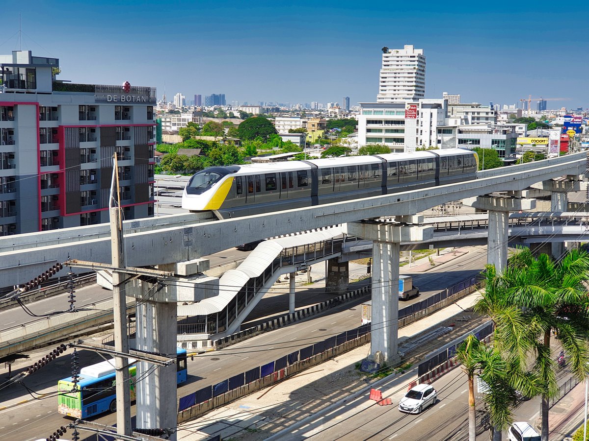bkktk1's tweet photo. รถไฟฟ้าสายสีเหลือง ลาดพร้าว-สำโรง  และสายสีชมพู แคราย-มีนบุรี เริ่มทดสอบแล้ว พร้อมเปิดให้บริการปีหน้า https://t.co/lsn7ve1woa
