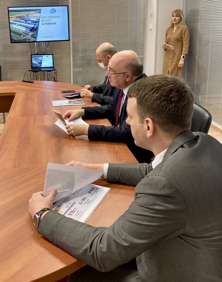 Презентацию возможностей инвестиционного потенциала ОЭЗ «Ульяновск» провели сегодня для делегации посольства Турции в России во главе с чрезвычайным и полномочным послом Турции в России г-ном Мехметом Самсаром.
#🇷🇺🇹🇷
