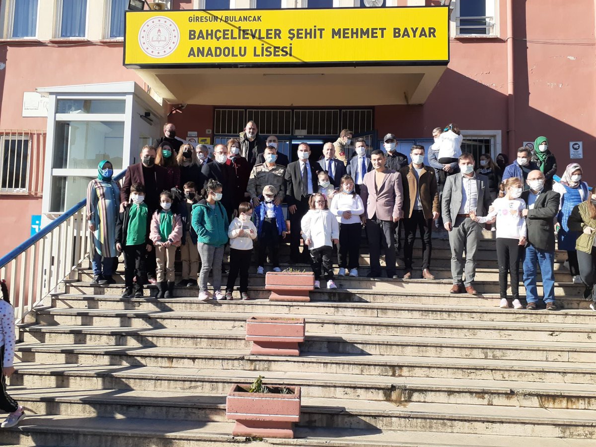 3 Aralık Dünya Engelliler Günü kapsamında okullarımızda düzenlenen etkinliklere katıldık. Sosyal devlet ilkesi bu Özel çocukların eğitim ve gelişimleri için çok önemli destek  mekanizmaları geliştirildi. Onların mutluluklarına eşlik etmek huzur verdi. #3AralıkDünyaEngellilerGünü