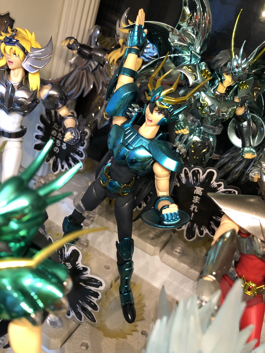 Mlike82095653's tweet photo. 最終青銅聖衣のEX紫龍予約できた！これは楽しみ。
写真はうちの新生青銅衣のEX紫龍です。

#聖闘士聖衣神話 #saintclothmythex #saintseiya

12月3日（金）予約解禁！「聖闘士聖衣神話EX ドラゴン紫龍(最終青銅聖衣)」彩色試作品紹介 - TAMASHII NATIONS公式ブログ https://t.co/oitYdvQagQ https://t.co/64wPGysAAQ