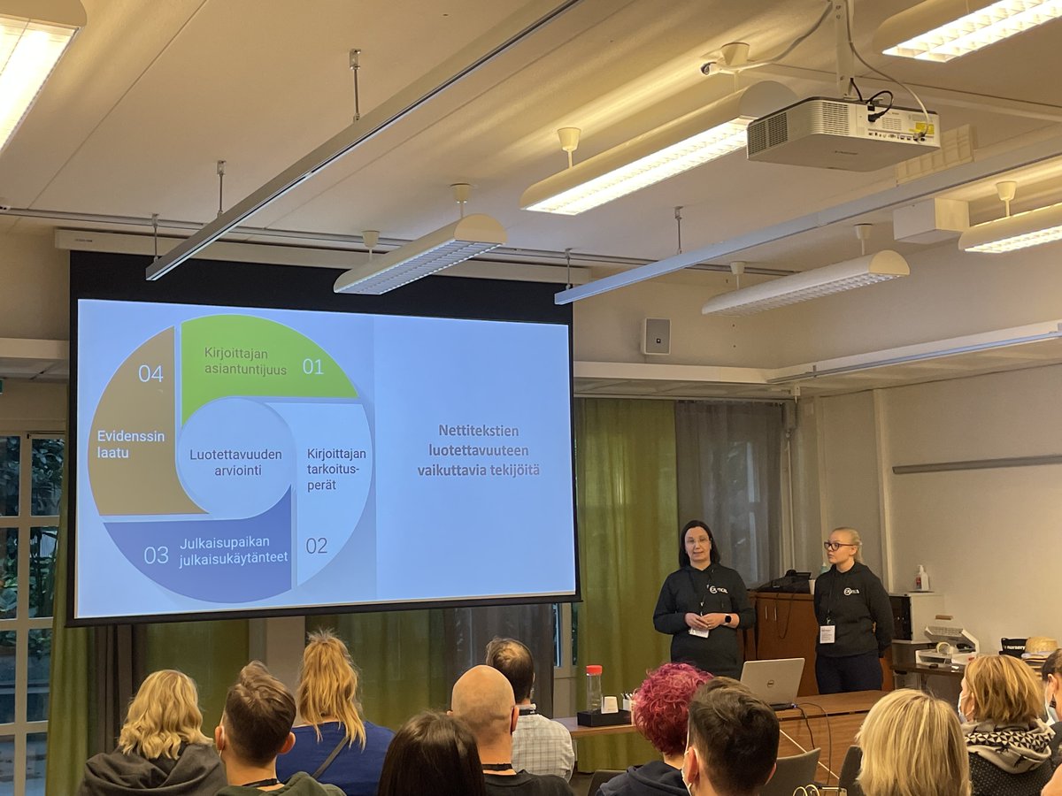 EduCritical's tweet image. @ElinaKHmlinen ja @AnttonenRiikka esittelivät ITK-yleisölle hankkeessamme kehitettyjä oppimateriaaleja. Nuorten kriittisen nettilukemisen arviointityökalut löydät verkkosivuiltamme educritical.fi/fi/oppimateria… #ITK2021 @Akatemia_STN