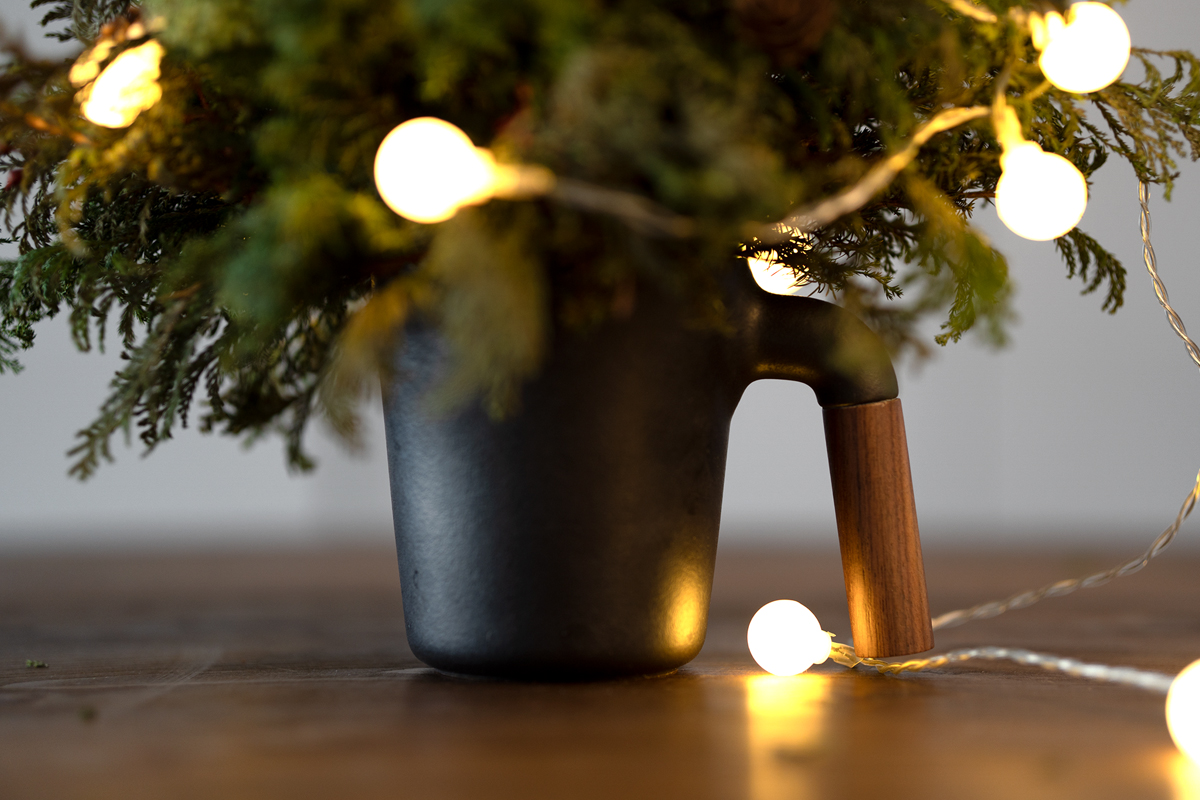 HMMproject_'s tweet photo. Isn't Mugr perfect for a tiny Christmas tree?
Share your Christmas decor with us.
#hmmproject #Christmas #Christmas2021
https://t.co/NuKzBZnnfk https://t.co/IHTu9lBWLB
