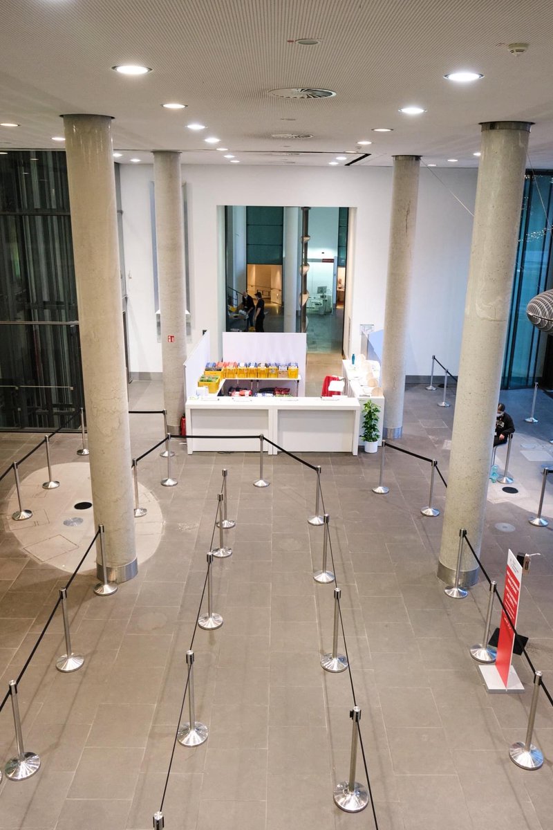 ImpfzentrumB's tweet photo. Impfzentrum Bremen-Mitte eröffnet
 
Zwei Wochen von Konzeptpräsentation bis zur Eröffnung! Ab heute sind 5.000 Impfungen täglich mehr in Bremen möglich. (Terminvereinbarung unter: https://t.co/jEfM4MNn1o)
Eine großartige Gemeinschaftsleistung! 
Vielen Dank an alle!

@sgfv_bremen https://t.co/F1aKCOdv70