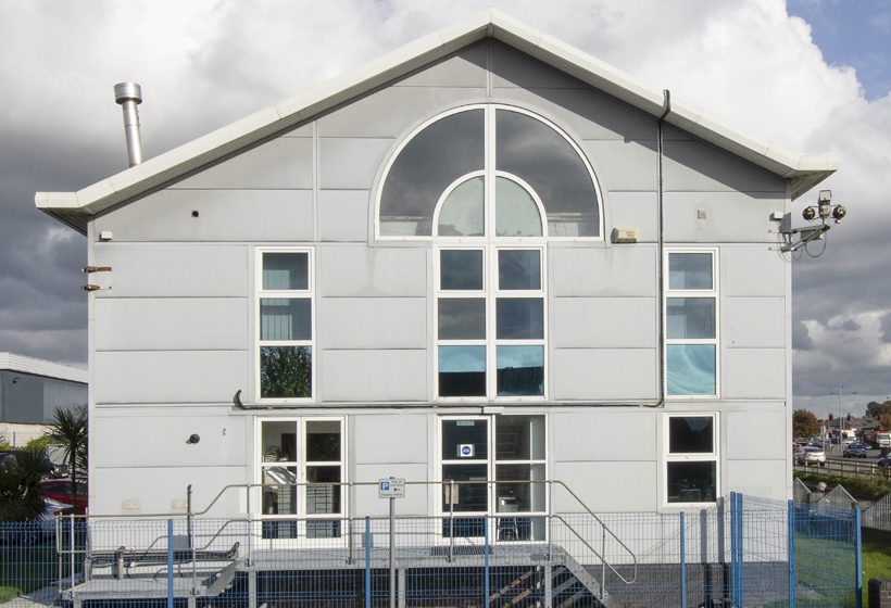 CladdingCoating's tweet image. Sometimes a full re-spray isn’t always required on a project. Our team can complete targeted cladding repair and refurbishment on particular areas of your building, just like we did here on this project in Bury.  claddingcoatings.co.uk/cladding-refur… 
#claddingrepair #cladding #coatings