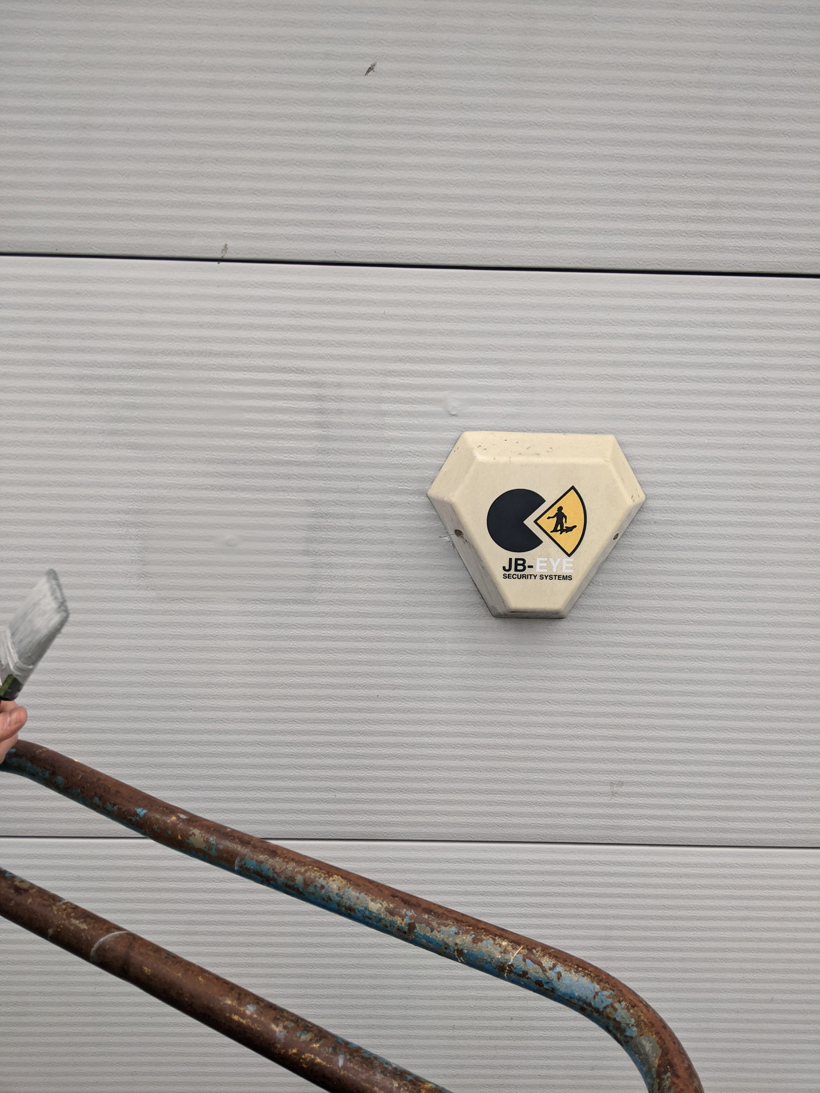 CladdingCoating's tweet image. Sometimes a full re-spray isn’t always required on a project. Our team can complete targeted cladding repair and refurbishment on particular areas of your building, just like we did here on this project in Bury.  claddingcoatings.co.uk/cladding-refur… 
#claddingrepair #cladding #coatings