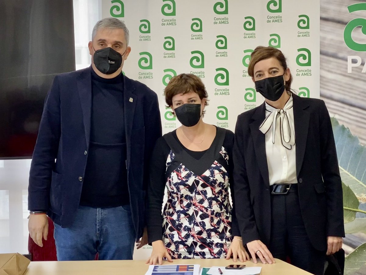compostelaberta's tweet photo. 🚰 O @ConcelloAmes quere municipalizar a auga. Acompañamos a @mariatuitea nunha reunión na que lle está a explicar a experiencia de Valladolid ao alcalde @blasgarcia, á concelleira de Facenda e Medio Ambiente, Gema Otero, e a técnicos municipais.
#AugaTransparente https://t.co/KOC3F6PB24