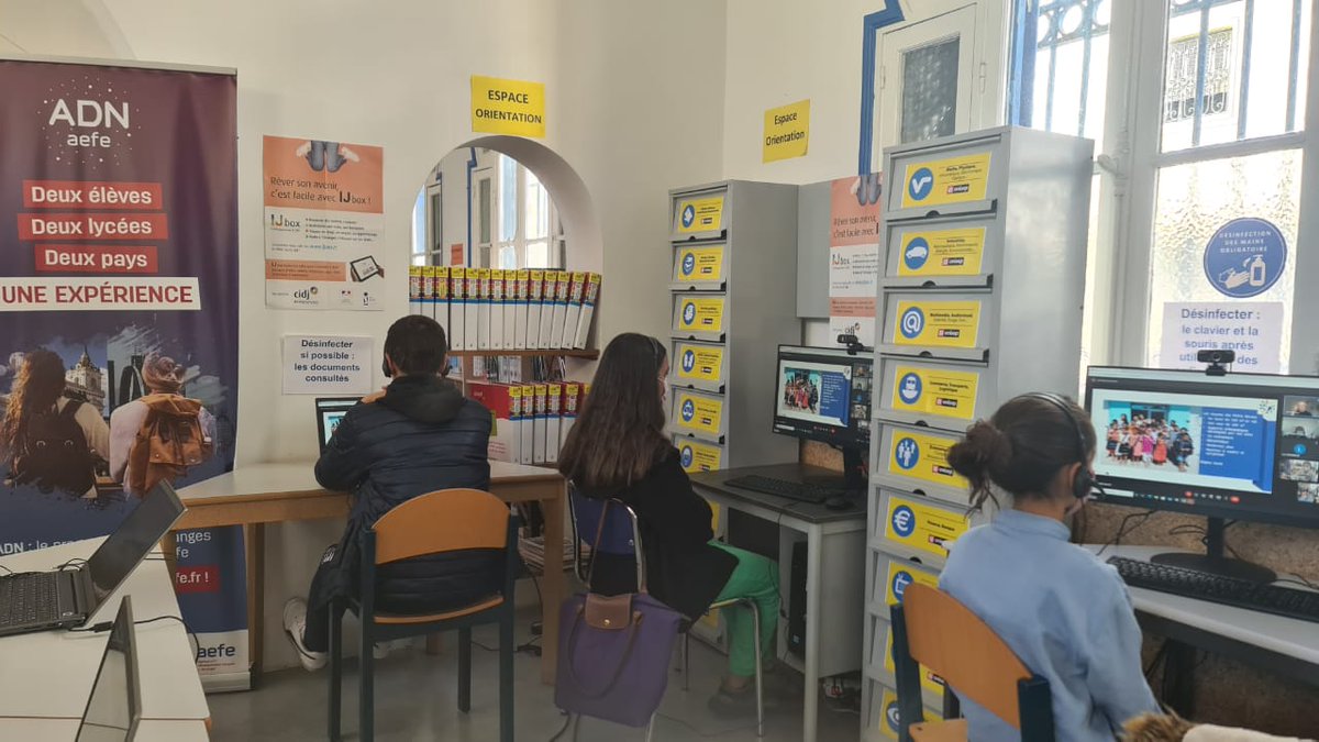 LyceeRegnault's tweet photo. #SMLF // Action solidaire et citoyenne
Rencontre et engagement des élus du CVL, CVC et éco-délégués du LR auprès de l'association "Les Petits Barons" qui œuvre à venir en aide aux enfants de jbilat afin de veiller à l'apprentissage du français et de l'alphabétisation.
@aefeinfo https://t.co/vIWarfLmhU