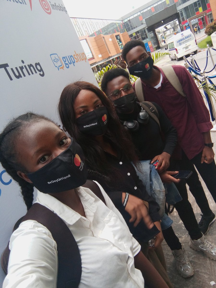 bumie_rose's tweet image. Currently at  #DevFestLagos2021 😁