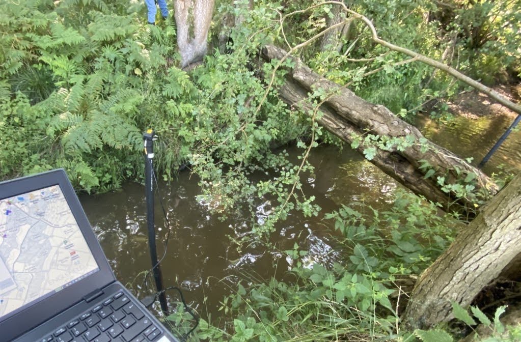 NERC_NFM's tweet photo. It is #NationalTreeWeek and many will instantly visualise a strong-standing, deep-rooted tree. But what about trees that are in-stream? Read this recent risk-based network analysis of distributed in-stream
#LeakyBarriers for #NFM https://t.co/GUYr0HXvui https://t.co/NsMuortJO8