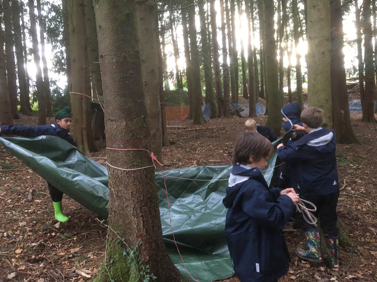 KESPreparatory's tweet photo. #StroudY4 #StroudOutdoors #StroudCollaboration #StroudForestSchool Kingfishers created amazing shelters out of materials provided by our amazing Ranger, Mr Caie. They then evaluated how effective they were and tested them out! https://t.co/1uOXqqHCFu