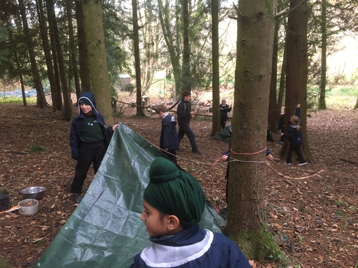 KESPreparatory's tweet photo. #StroudY4 #StroudOutdoors #StroudCollaboration #StroudForestSchool Kingfishers created amazing shelters out of materials provided by our amazing Ranger, Mr Caie. They then evaluated how effective they were and tested them out! https://t.co/1uOXqqHCFu
