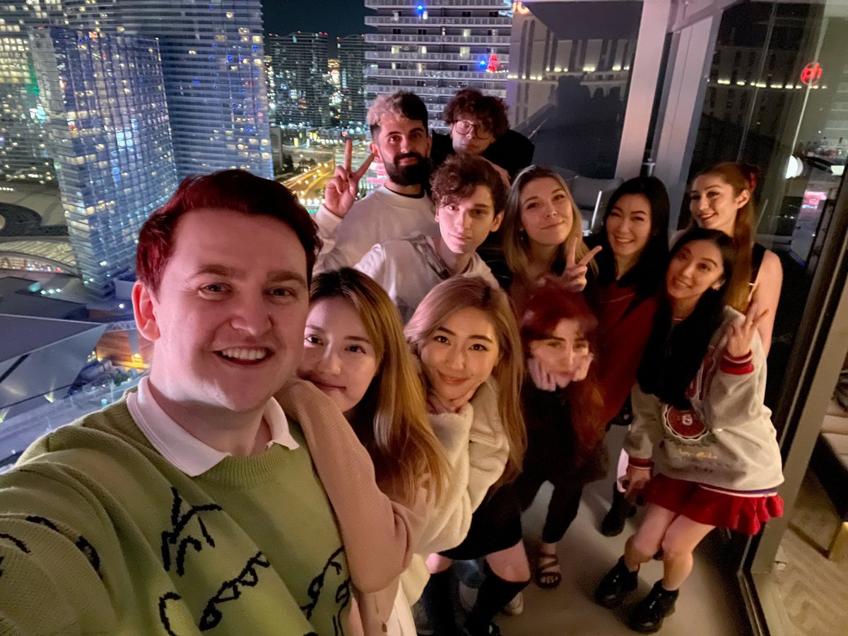 angelskimi's tweet image. friendsgiving hosted by @itshafu ❤️