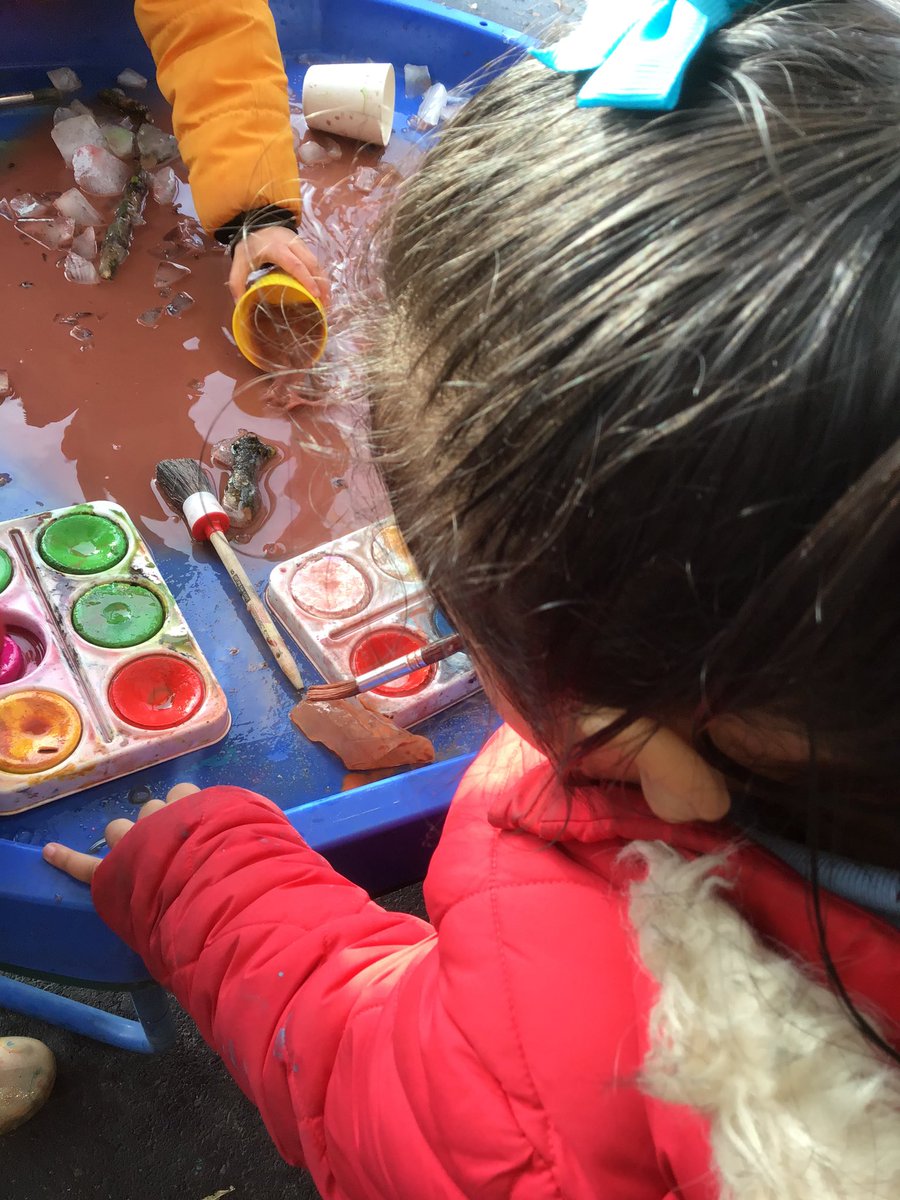 MrsGriffiths7's tweet photo. Then we decided to do some ice painting! π§π¨ #icepaint #explore #play #experiment https://t.co/48pUPzpAh0
