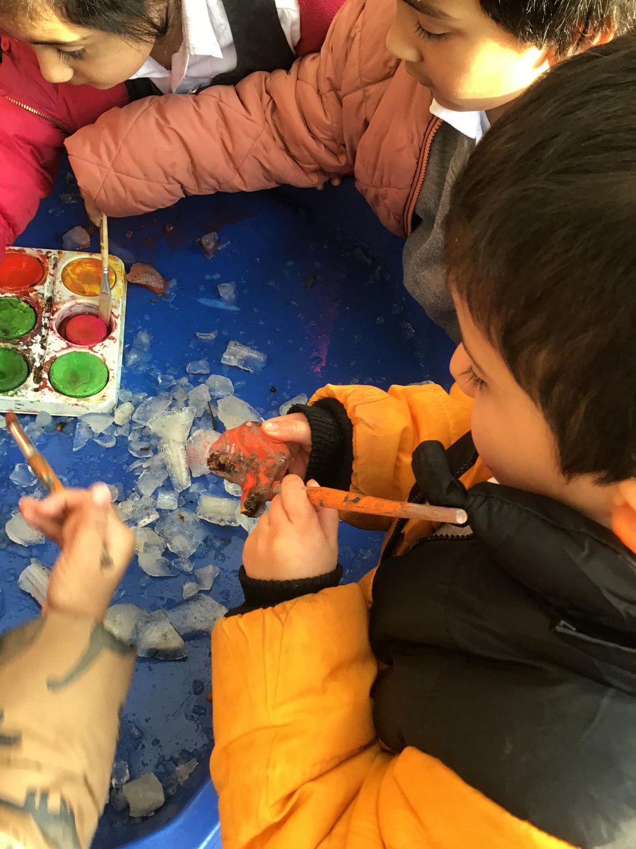 MrsGriffiths7's tweet photo. Then we decided to do some ice painting! π§π¨ #icepaint #explore #play #experiment https://t.co/48pUPzpAh0