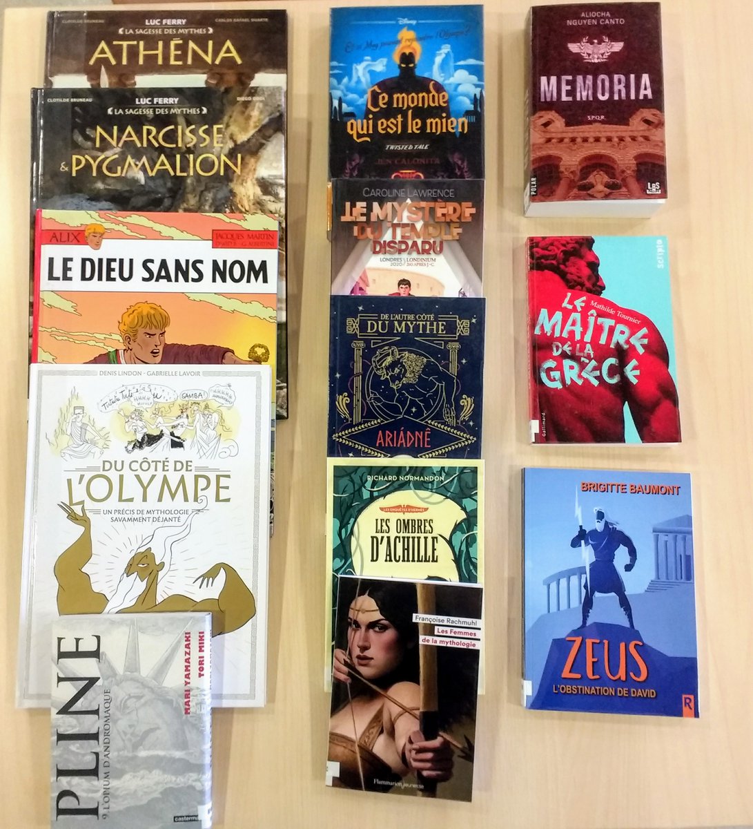 ProfdocVva's tweet photo. Les latinistes de 4e, 3e & 2nde du @LyceeMoliereVva participent au #PrixLittératureJeunesseAntiquité: ils doivent lire 5 #BD #Mangas ou 5 #Romans, ts des nouveautés en lien avec l'#Antiquité. Après la #Lecture, ils choisiront l’œuvre qui recevra le 3è #PLJA @PLJAntiquite https://t.co/J6cAaxrjB0