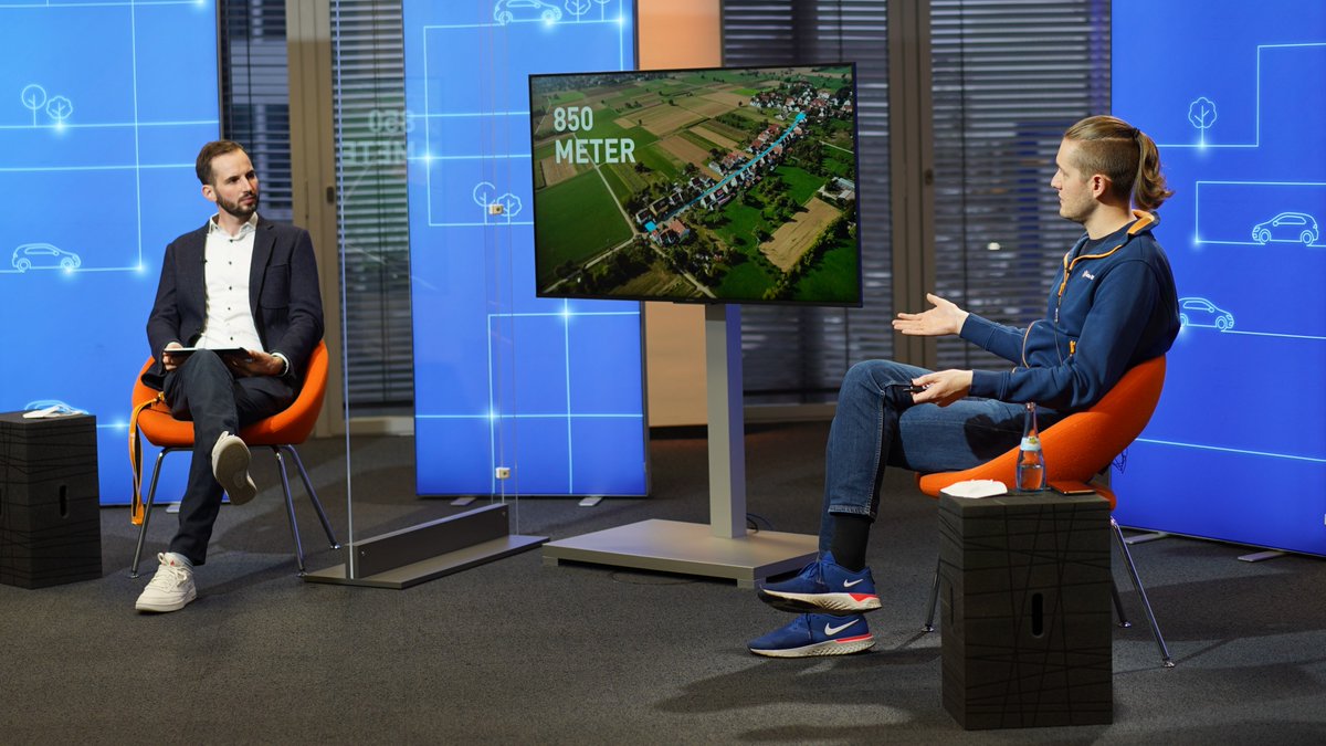 NetzeBW's tweet photo. Mit intelligentem Lademanagement sind auch Stromnetze in ländlichen Regionen bereit für den Hochlauf der E-Mobilität. Das ist das Ergebnis unseres Feldversuchs im #NETZlabor „E-Mobility-Chaussee“ in Kusterdingen. Weitere Infos: https://t.co/GHTfpOujQb https://t.co/rgzmnwIIMh