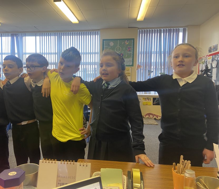 whitdale_ps's tweet photo. We just love a good sing song and a boogie in P5D for our golden time treat! #friends #fun #wellearnedreward #sing #dance #goodmovers #weloveschool https://t.co/mkocZggqHE